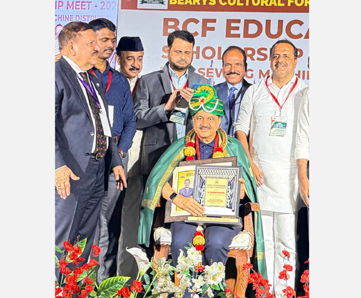 Dr. Thumbay Moideen receives Global Leadership Award 2026